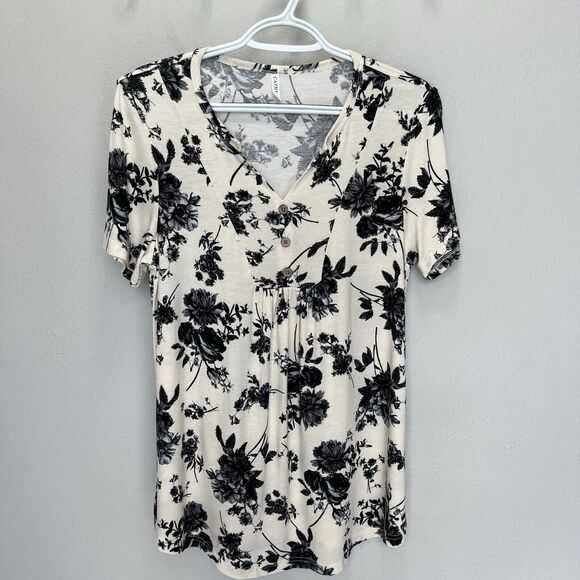 Cathy | Cream & Black Soft Floral Button Short Sleeve V-neck Top Medium Prairie - Picture 2 of 5